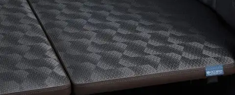 ベッド生地は、ジャカード織物/合皮、ジャカード織物/トリコット、CORDURA®/合皮の3つの仕様から選択可能です