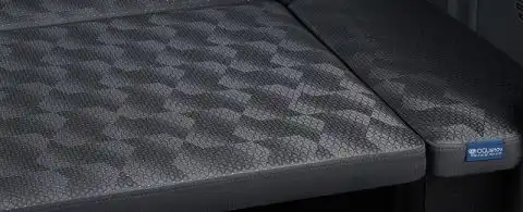 ベッド生地は、ジャカード織物/合皮、ジャカード織物/トリコット、CORDURA®/合皮の3つの仕様から選択可能です