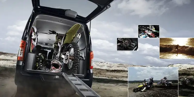 トランスポーターのグレードは、セカンドシート以降を最大限に活用した大容量の積載スペースが特徴です