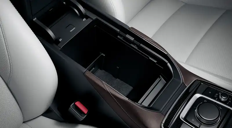 フロントセンターアームレストつきコンソールボックス