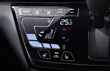 エアコンは、タッチパネル式フルオートエアコンを装備