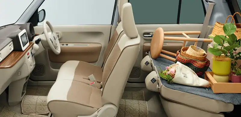 後部座席を全て倒すことで荷室容量も拡大