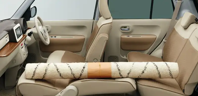 長いものでも助手席だけをフルフラットにすることで、安定感のある積載ができます