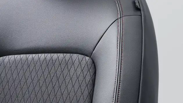 フロントシート素材にはプライムスムースを使用