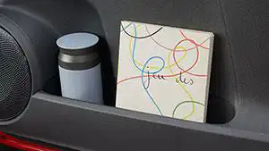 運転席、助手席の下部ドアポケット