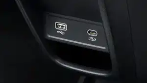 センターロアーポケット