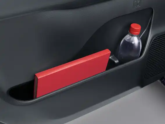 フロントドアポケットとボトルホルダー(運転席・助手席)