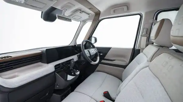 運転席・助手席まわり