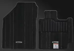 プルミエノワールのブラックを基調にシルバーのラインが際立つ上品さを感じられるジュータンフロアマット