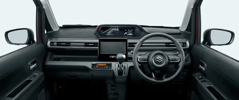 ステアリングホイールは本革巻きを採用