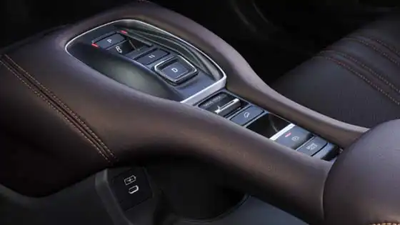 運転席・助手席まわり