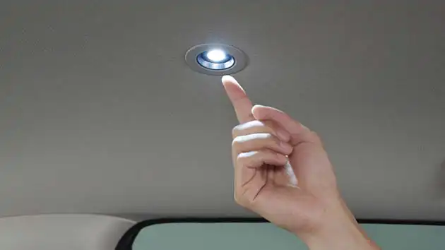 後部座席左右には静電タッチ式ルームランプが装備
