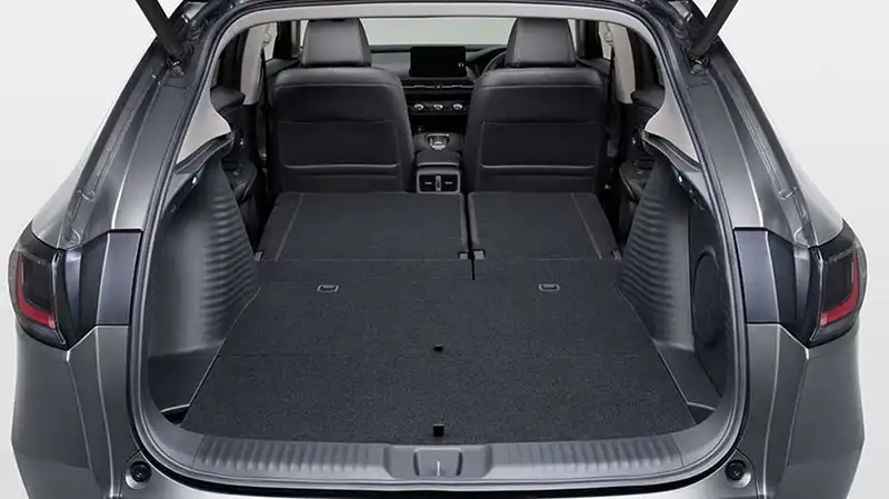 6:4分割可倒式の後部座席のため、一部の後部座席を倒して長い荷物を積載が可能です